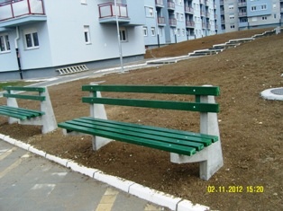 Parkovska klupa sa naslonom